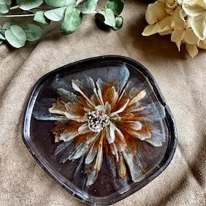 Unique Resin Trinket Dish with Bloom Inside | Handmade Flower Jewelry Tray | Gift for Mom, Grandma or Her | 12cm